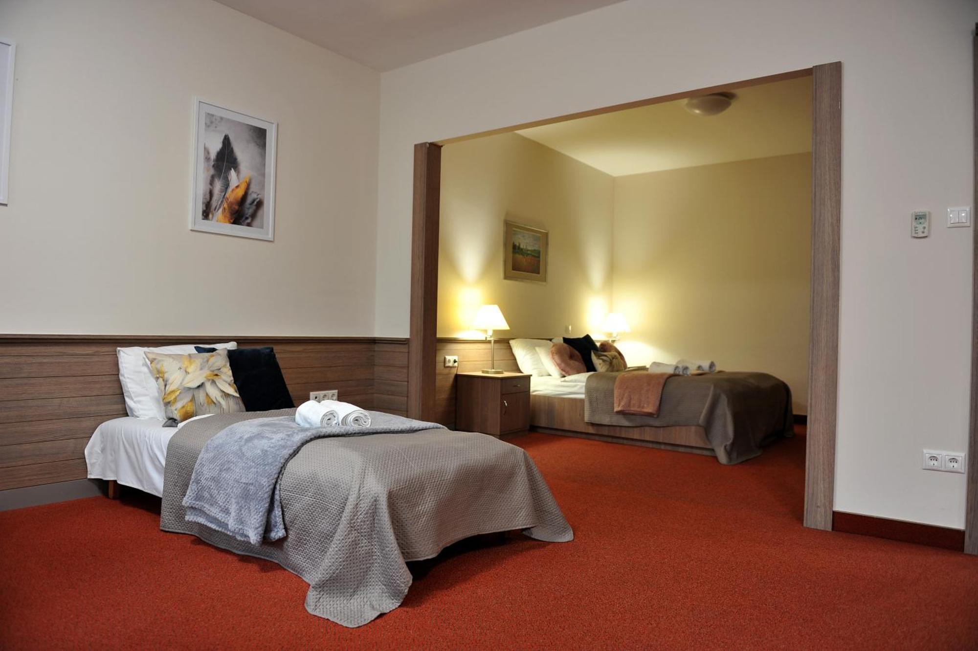 Hotel Harom Gunar Kecskemét المظهر الخارجي الصورة