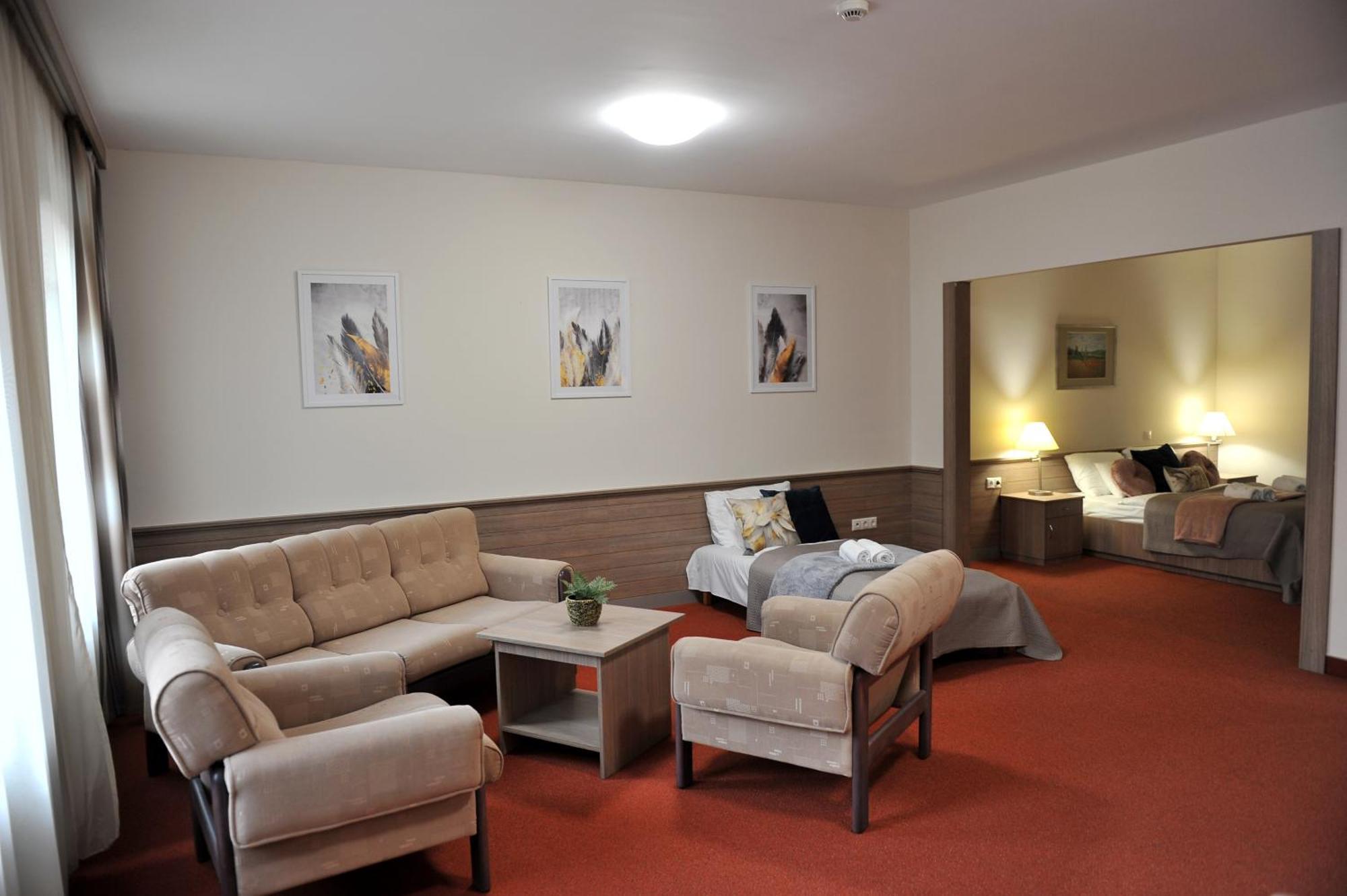 Hotel Harom Gunar Kecskemét المظهر الخارجي الصورة